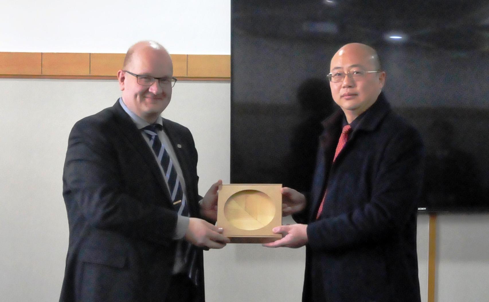 7F3DF3D722D360CBBF30055710D_46D7B9C5_2509A.jpg?e= 7F3DF3D722D360CBBF30055710D_46D7B9C5_2509A.jpg?e=