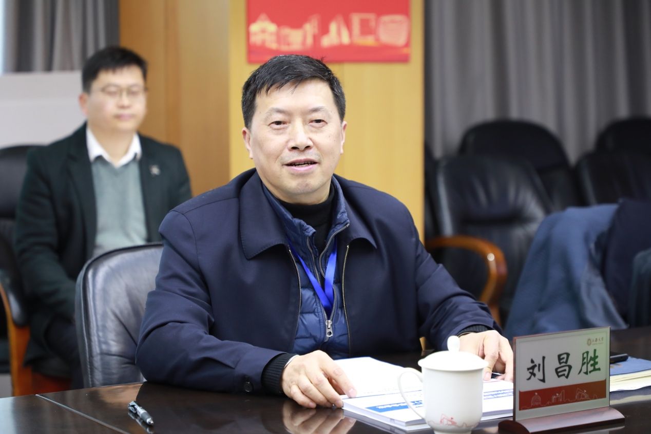 02B692C12928514B435F47D2C86_0A6C2E64_18267