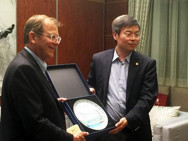 58EF07FA7B8595106ACE3C004E4_3559F659_A4DE.jpg?e= 58EF07FA7B8595106ACE3C004E4_3559F659_A4DE.jpg?e=