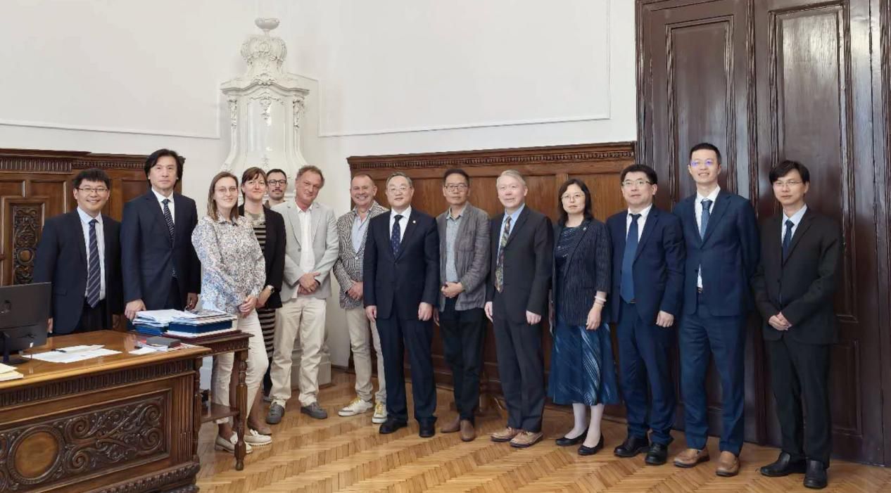 B2D89EB63717AD50210E87C4028_D943DC92_1E6E4