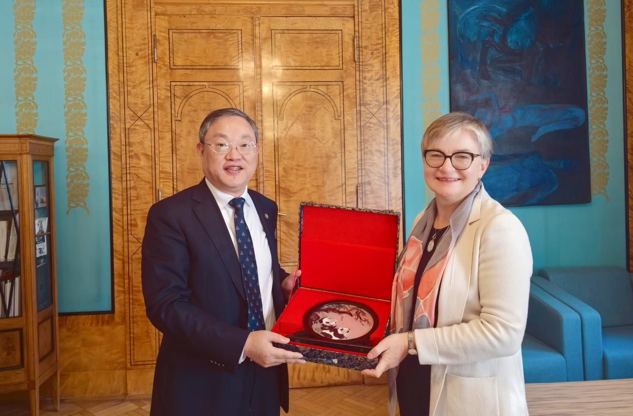 0D62E3B09571B6E54A179906750_B4C99A40_22A2C