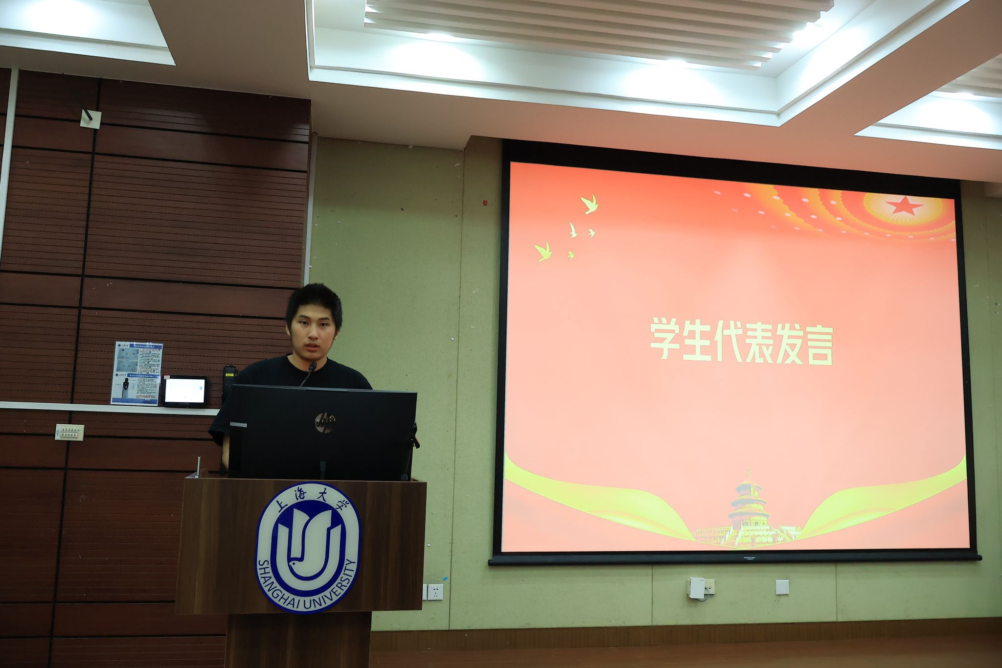 ѧÉú´ú±í½²»°.jpg ѧÉú´ú±í½²»°.jpg