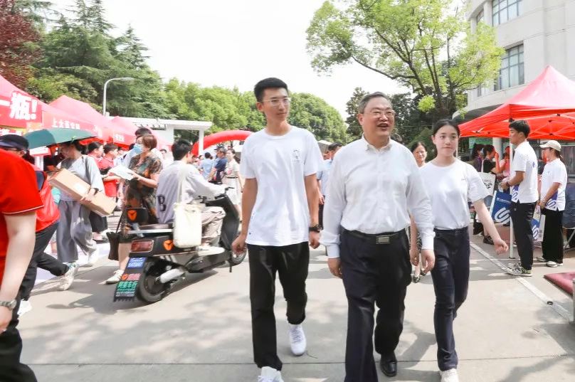 F10ECBFB546120C68A516704942_2D0E68DA_16871